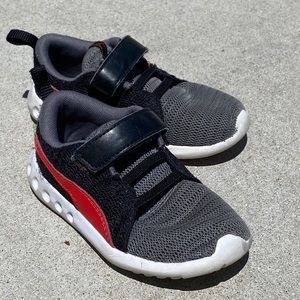 Puma boys sneaker black gray 9C